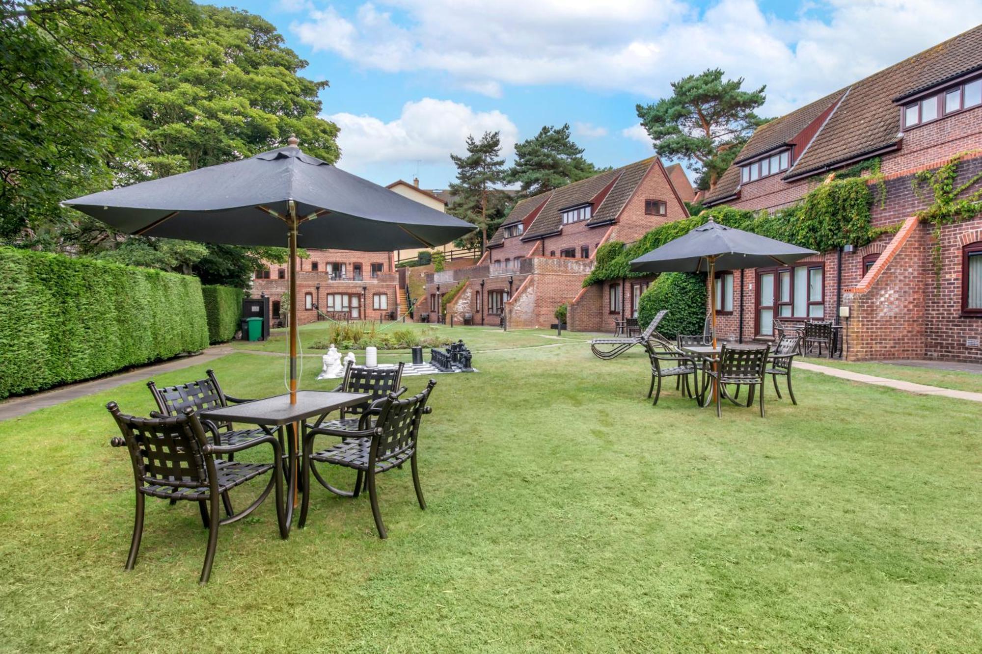 Cromer Country Club Hotel Exterior photo